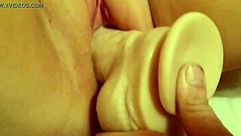 Real Amateur MILF Mom Surprisingly Takes Large Dildo in Pussy Insertion