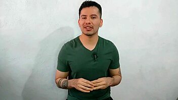 Punggung Berbulu Dipinjamkan Tukang Bina Pacar Untuk Kongkek Mentah!