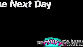 Hei, sora vitregă adolescentă 18+ care seduce, gata pentru acel pulă monstruoasă dură?