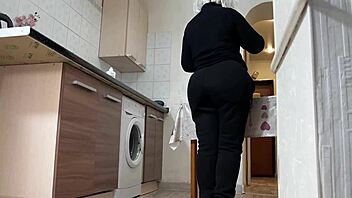 Old stepmom's wide hips aroused for anal sex