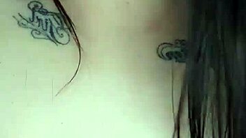 i'm watchin this girl masturbate her wet pussy on video call