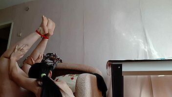 i tied her legs and made her cum