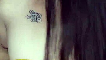 i'm watchin this girl masturbate her wet pussy on video call