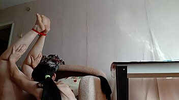 i tied her legs and made her cum