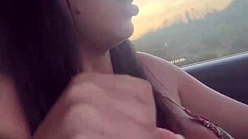 Puta Habilidosa Chupa Pau E Tira Leite Enquanto Dirige