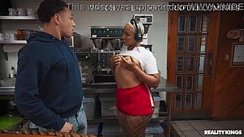 Čert! Čerstvé maso a horké zadky ve divoké akci!