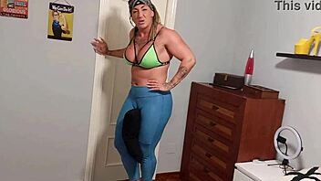 I’m a super strong chick, full vid on XVideos Red