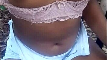 Big ass funk dancer offered her little ass in the park outdoors