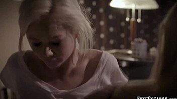 शर्मीली 18+ फोस्टर पेरेंट्स से बीजे देकर जोरदार चुदाई 😳