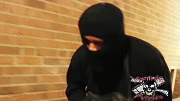 Redd and Jeddy Jetson start with slow head on ebony ass