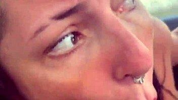 Puta Habilidosa Chupa Pau E Tira Leite Enquanto Dirige