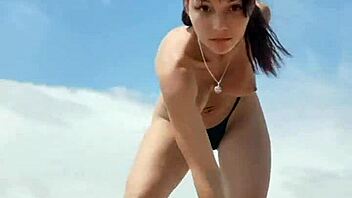 kiara meow, show me that sexy wet body now!