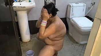 Sudh Indian passion: Deepthroating and gapping with a big cock