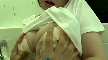 일본 청소부가 숨겨진 욕망 암시하다