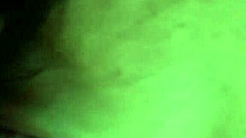 Мократа съпруга прави интеррейсъл дълбоко гърло на камера