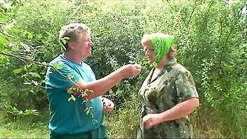 Meus avós mataram a saudade de uma boa foda, achando uma ninfeta ninfomaníaca no pic-nic, cara!