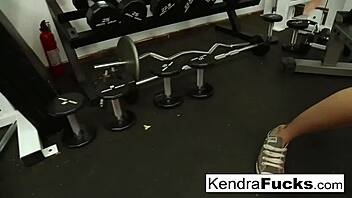 Spinner Beauty's Mouth Works Hard Cock To Intense Cumshot!