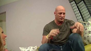 Samantha 38g Trades Muff Diving for Cheeseburgers Quickie