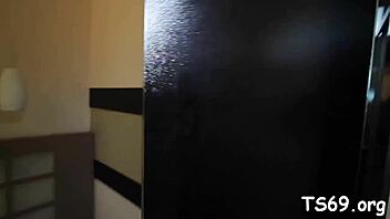 Trans joue à des jeux sexuels cochons avec action anale intense