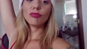 Sexy Brazilian camgirl's Christmas gift