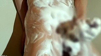 yo, check this japanese guy’s solo bath time action!