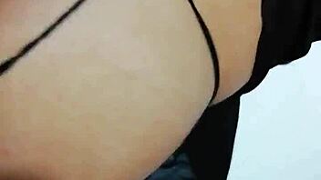 Con Lencer�a Negra Se Deja Montar Y Pide M�s In Sexy Latina Ass Doggystyle.