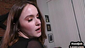 Hej, titta på mig gnida på kuk medan jag pratar smutsigt!