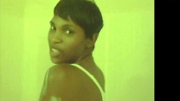 sweetcandi4u showin her sexy ebony ass on webcam, so wet and ghetto