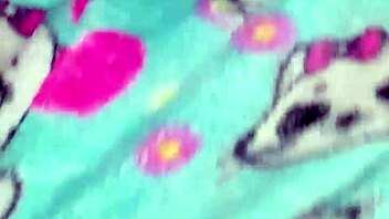 صديقتي الجامعية تتسلل عشان نيك جامح