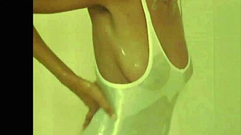 sweetcandi4u showin her sexy ebony ass on webcam, so wet and ghetto