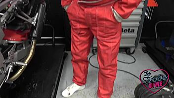 Aurora Une Coquine Brunette Aux Gros Seins!