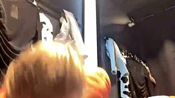 Extrémní šukání v šatně