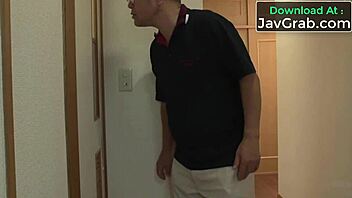 Topp milf med stora bröst i jav-action.