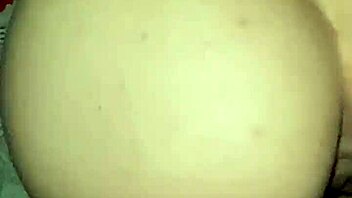 صديقتي الجامعية تتسلل عشان نيك جامح