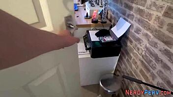 I tricked this leeds geek into sperming big beauty in mouth, oops!