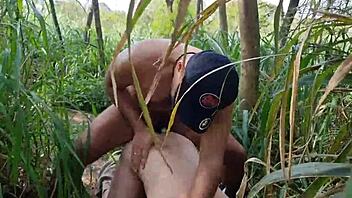 Maduro Trabalhador Da Fazenda Trepando Com Servente De Pedreiro Dentro Do Mato, Amateurs Gay Scene