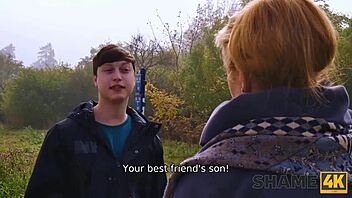 Shame4K: nadržené české ženy se plíží kolem na sex.