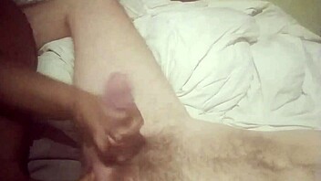 Córrete en mi pie mientras te pajeo y pateo bolas