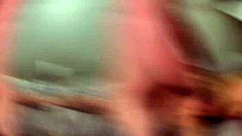 Dobra kemija, usedla se je naravnost na njegov kurac