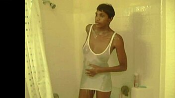 sweetcandi4u showin her sexy ebony ass on webcam, so wet and ghetto