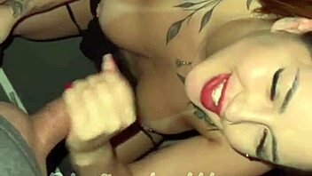 4 gostosas mamando ao mesmo tempo com bodybuilder