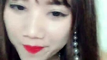 Umm, Vietnamese Girl on Uplive Talkshow Livestream, So Sexy!