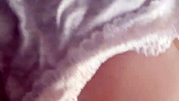 playing with toys like it's 1977, so hot!