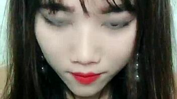 Umm, Vietnamese Girl on Uplive Talkshow Livestream, So Sexy!