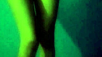 ya mero es halloween para ponerme mi traje de gallina y sentarme en tus huevos mi amor