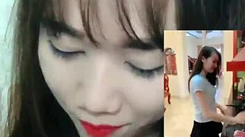 Umm, Vietnamese Girl on Uplive Talkshow Livestream, So Sexy!
