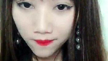 Umm, Vietnamese Girl on Uplive Talkshow Livestream, So Sexy!