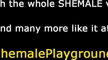 Pequeña Ladyboy 18+ Se Acaricia Sola