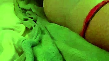 Transsexual live inserts toy deep into balls 😏