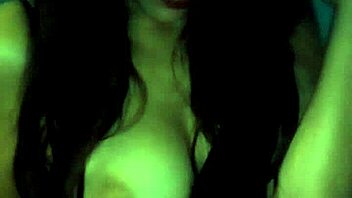 ya mero es halloween para ponerme mi traje de gallina y sentarme en tus huevos mi amor